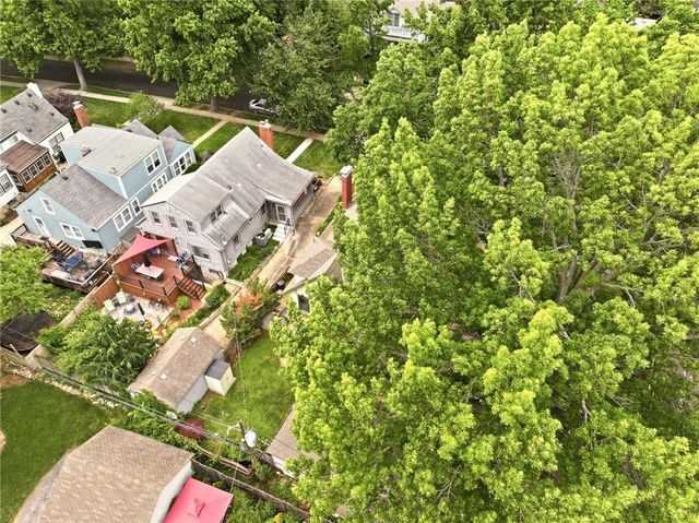 309 E Winthrope Road, Kansas City, MO 64113
