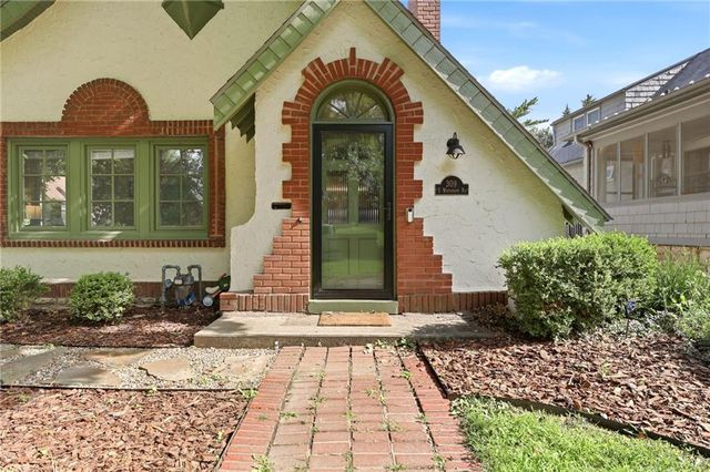 309 E Winthrope Road, Kansas City, MO 64113