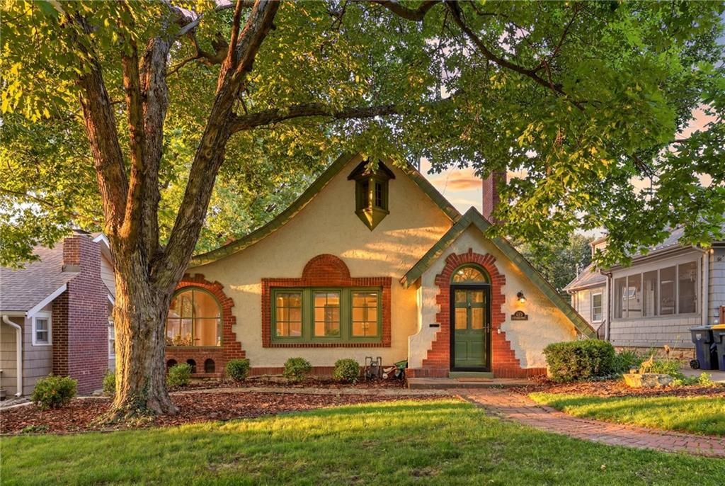 309 E Winthrope Road, Kansas City, MO 64113