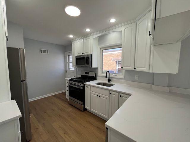 10420 S Kildare Avenue, Oak Lawn, IL 60453