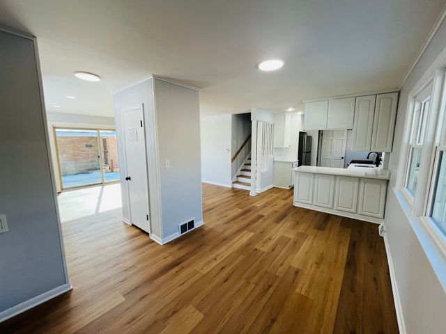 10420 S Kildare Avenue, Oak Lawn, IL 60453