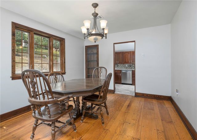 215 Brookside Blvd, Upper St Clair, PA 15241