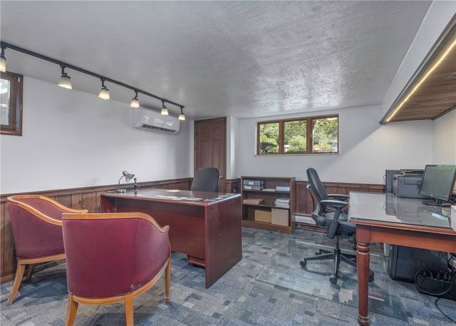 215 Brookside Blvd, Upper St Clair, PA 15241