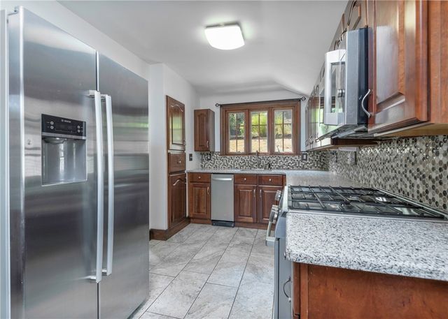 215 Brookside Blvd, Upper St Clair, PA 15241