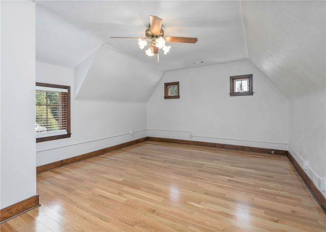 215 Brookside Blvd, Upper St Clair, PA 15241