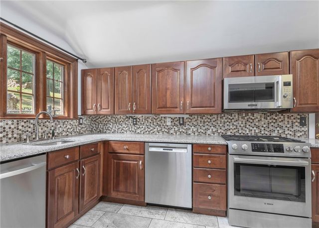 215 Brookside Blvd, Upper St Clair, PA 15241