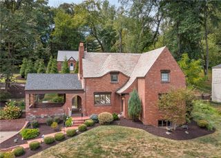 215 Brookside Blvd, Upper St Clair, PA 15241