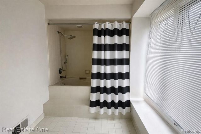 854 River Bend Drive, Rochester Hills, MI 48307
