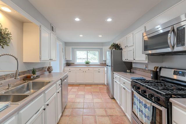 2309 Romayor Court, Pearland, TX 77581