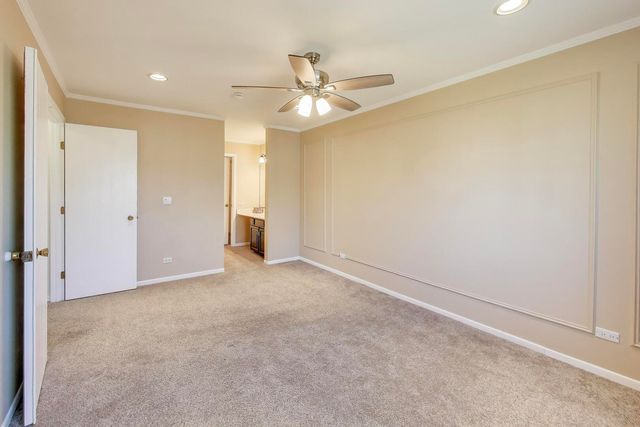 2122 Southwind Circle 8-4, Schaumburg, IL 60194