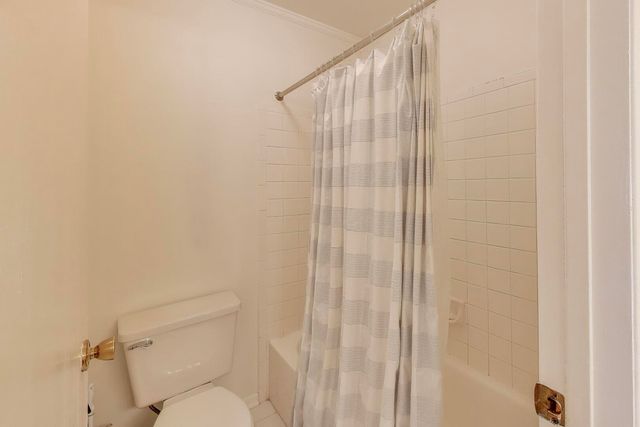 2122 Southwind Circle 8-4, Schaumburg, IL 60194