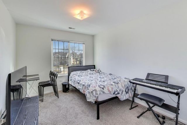 2122 Southwind Circle 8-4, Schaumburg, IL 60194