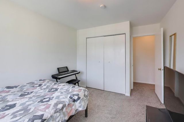 2122 Southwind Circle 8-4, Schaumburg, IL 60194