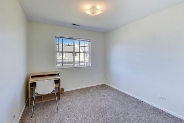 2122 Southwind Circle 8-4, Schaumburg, IL 60194