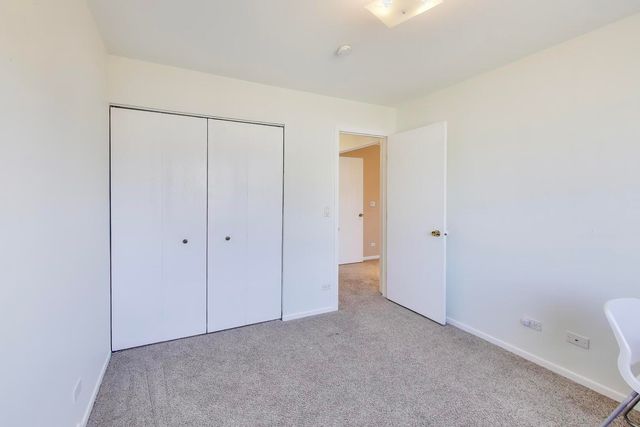 2122 Southwind Circle 8-4, Schaumburg, IL 60194