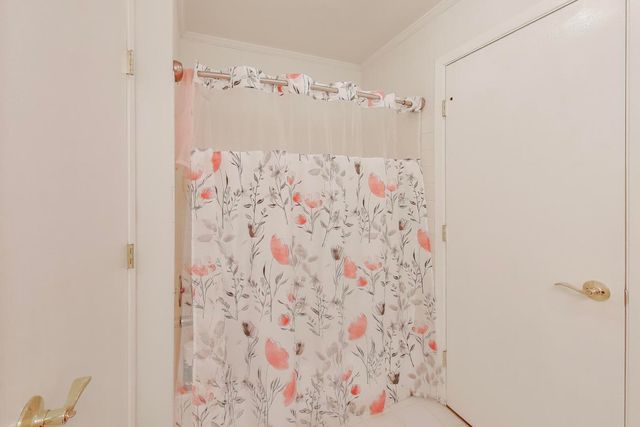 2122 Southwind Circle 8-4, Schaumburg, IL 60194