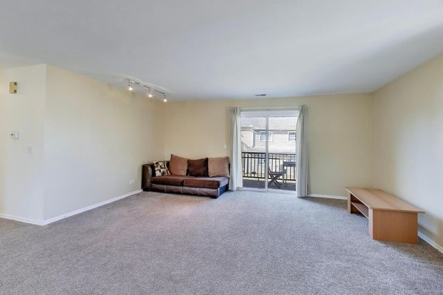 2122 Southwind Circle 8-4, Schaumburg, IL 60194