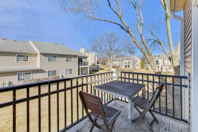 2122 Southwind Circle 8-4, Schaumburg, IL 60194