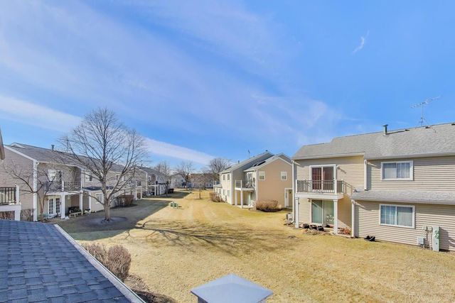 2122 Southwind Circle 8-4, Schaumburg, IL 60194