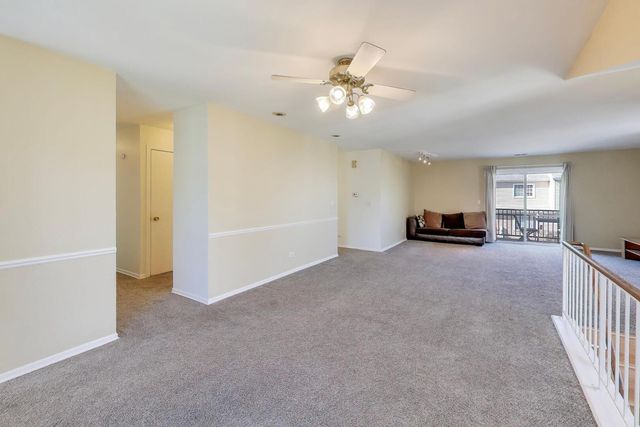 2122 Southwind Circle 8-4, Schaumburg, IL 60194