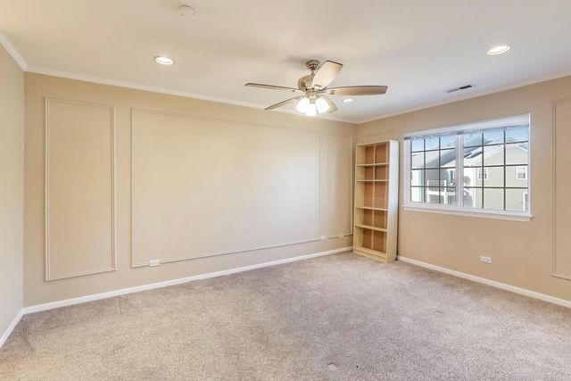 2122 Southwind Circle 8-4, Schaumburg, IL 60194