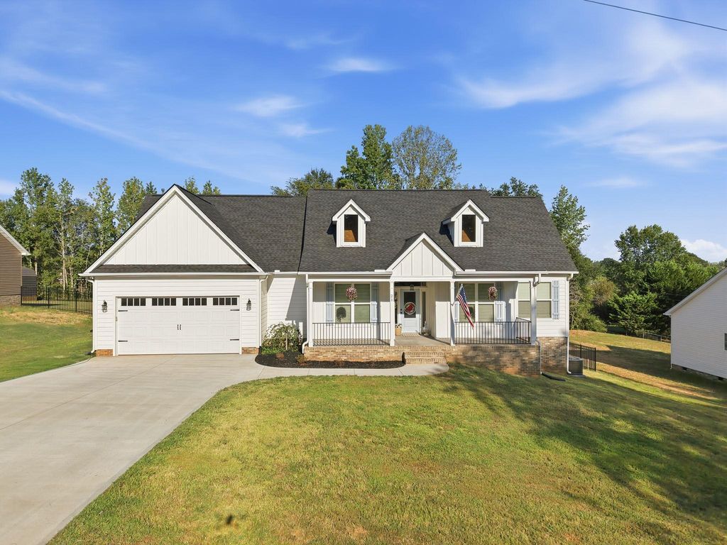21 Greenbriar Lane, Woodruff, SC 29388