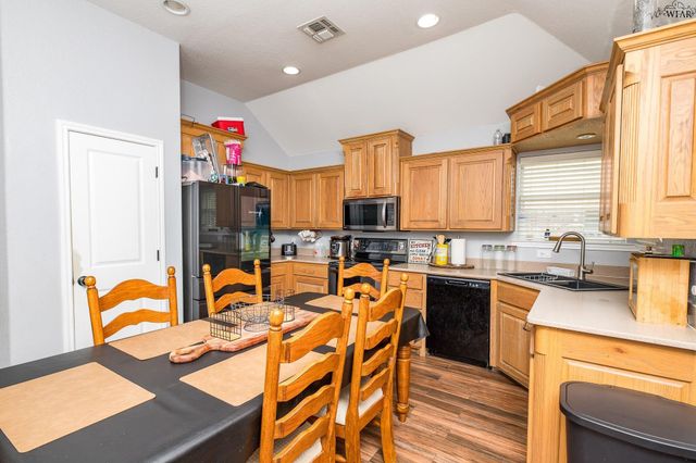 2105 E HUNTERS GLEN, Wichita Falls, TX 76306