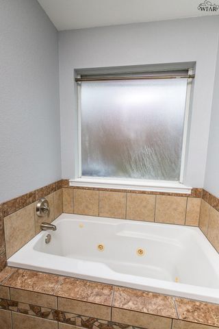 2105 E HUNTERS GLEN, Wichita Falls, TX 76306