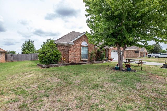 2105 E HUNTERS GLEN, Wichita Falls, TX 76306