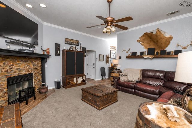 2105 E HUNTERS GLEN, Wichita Falls, TX 76306