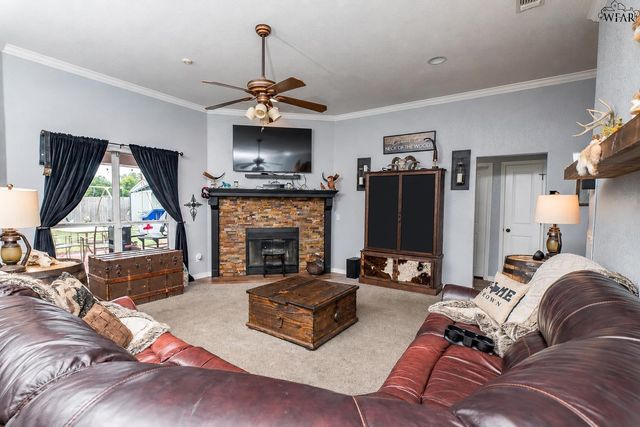 2105 E HUNTERS GLEN, Wichita Falls, TX 76306