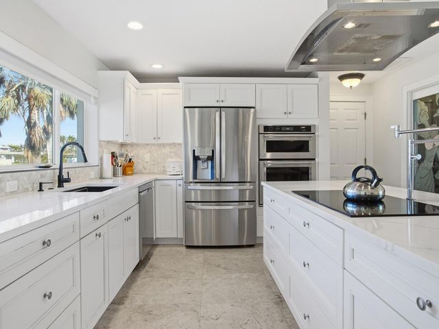 1028 79TH STREET S, St Petersburg, FL 33707