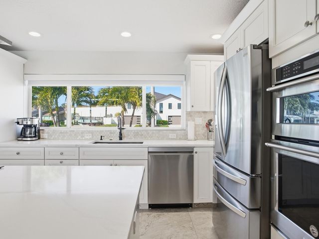 1028 79TH STREET S, St Petersburg, FL 33707