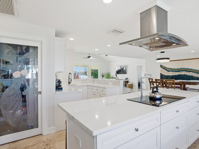 1028 79TH STREET S, St Petersburg, FL 33707