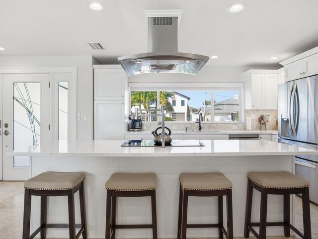 1028 79TH STREET S, St Petersburg, FL 33707