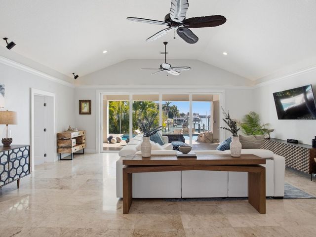 1028 79TH STREET S, St Petersburg, FL 33707