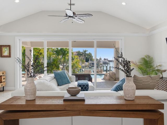 1028 79TH STREET S, St Petersburg, FL 33707