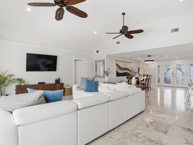 1028 79TH STREET S, St Petersburg, FL 33707