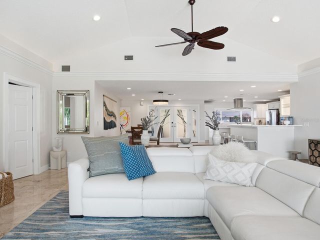 1028 79TH STREET S, St Petersburg, FL 33707