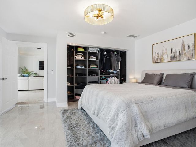 1028 79TH STREET S, St Petersburg, FL 33707