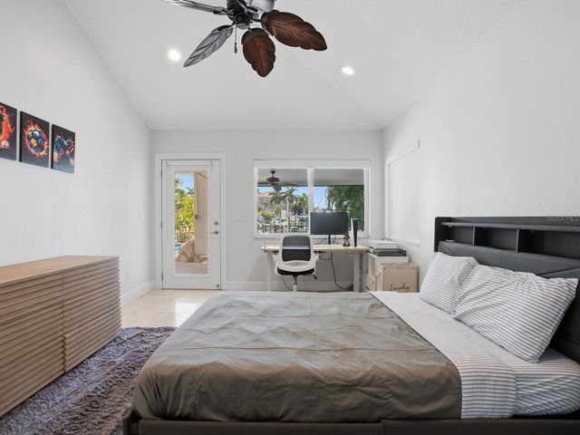 1028 79TH STREET S, St Petersburg, FL 33707