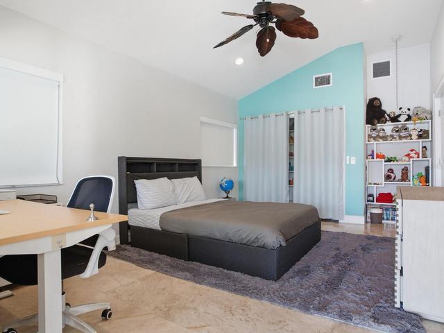 1028 79TH STREET S, St Petersburg, FL 33707