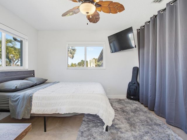 1028 79TH STREET S, St Petersburg, FL 33707