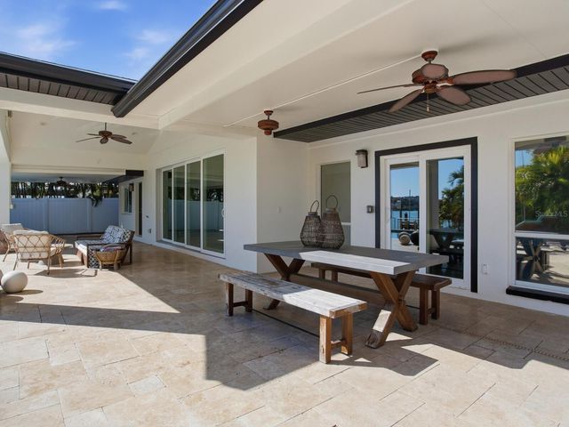 1028 79TH STREET S, St Petersburg, FL 33707