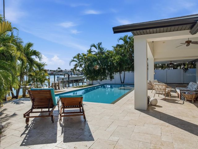 1028 79TH STREET S, St Petersburg, FL 33707