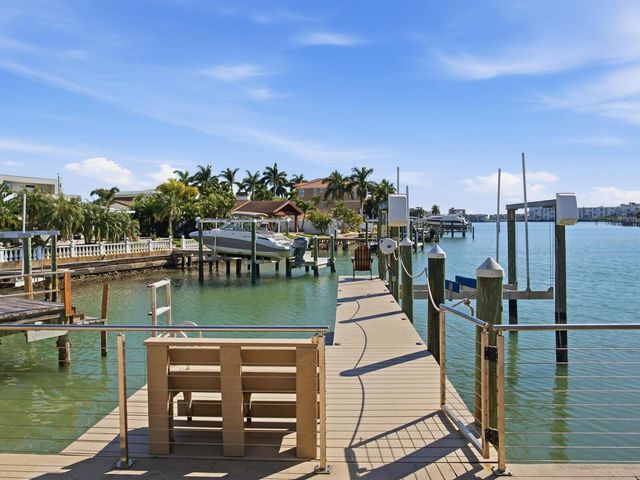 1028 79TH STREET S, St Petersburg, FL 33707