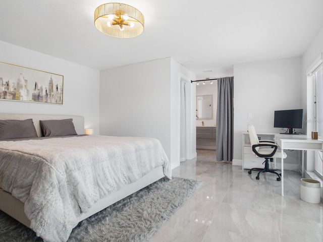 1028 79TH STREET S, St Petersburg, FL 33707