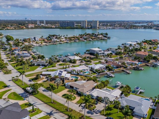 1028 79TH STREET S, St Petersburg, FL 33707