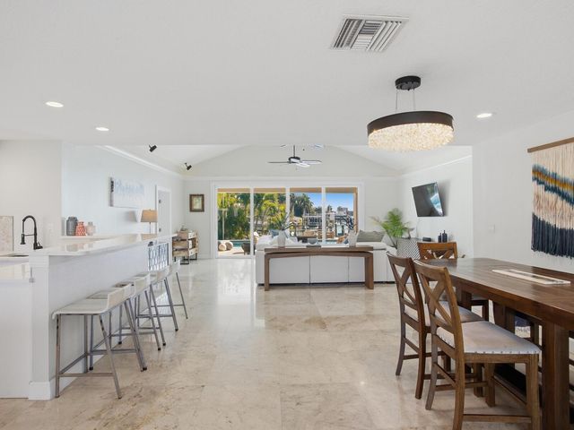 1028 79TH STREET S, St Petersburg, FL 33707