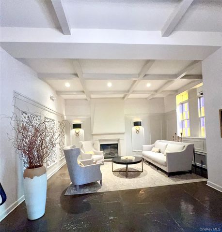 2 Spruce Street 1H, Great Neck, NY 11021